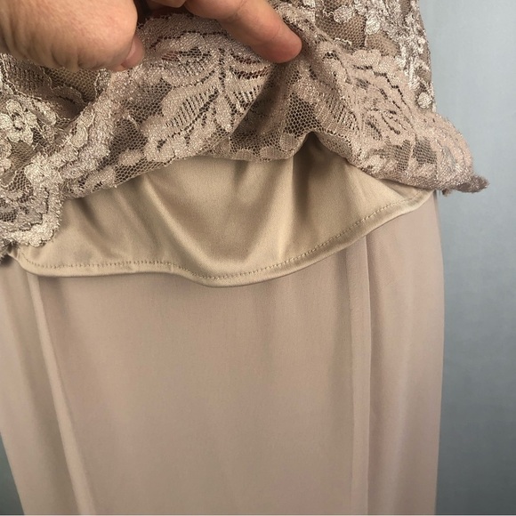 ALEX EVENINGS (6P) Two piece taupe lace and chiffon dress - Picture 13 of 14